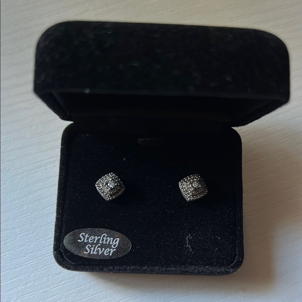 NWT Sterling Silver Diamond Stud Earrings chic